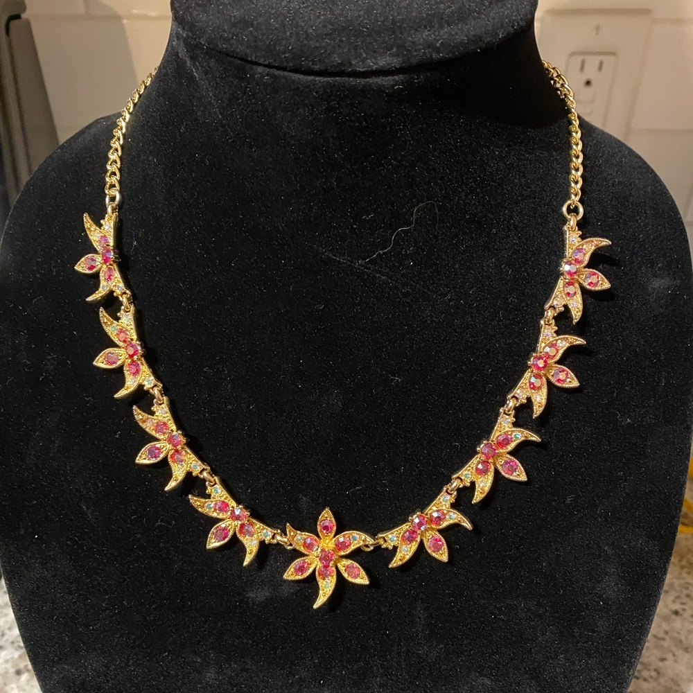 Holiday Sparkle! 🌺🌺 Poinsettia flower design rhinestone necklace